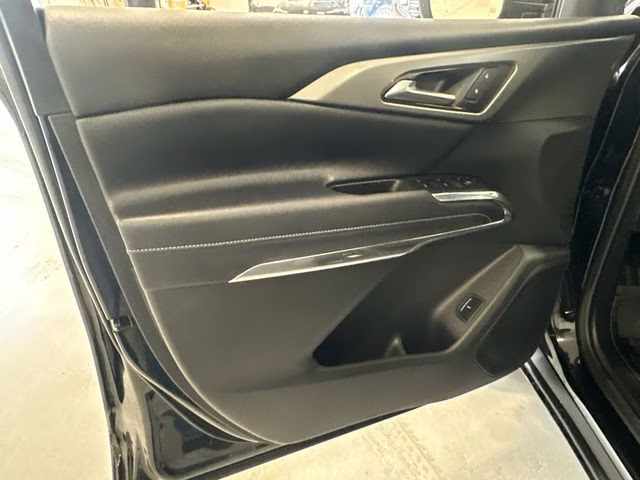 2025 Mosaic Black Metallic Chevrolet Traverse LT AWD SUV