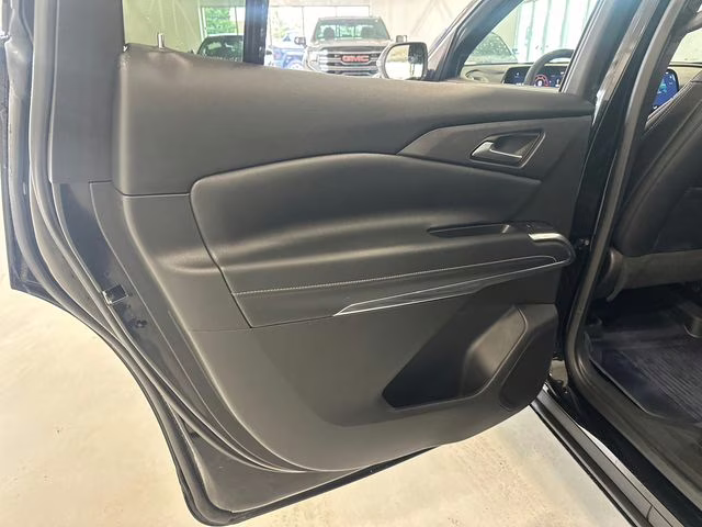 2025 Mosaic Black Metallic Chevrolet Traverse LT AWD SUV