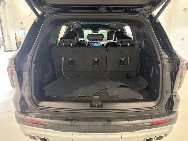 2025 Mosaic Black Metallic Chevrolet Traverse LT AWD SUV