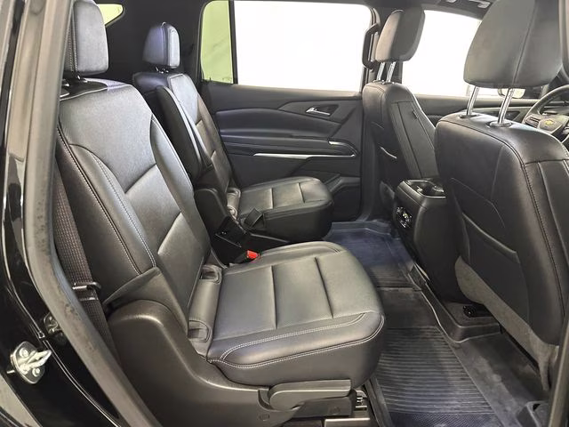 2025 Mosaic Black Metallic Chevrolet Traverse LT AWD SUV