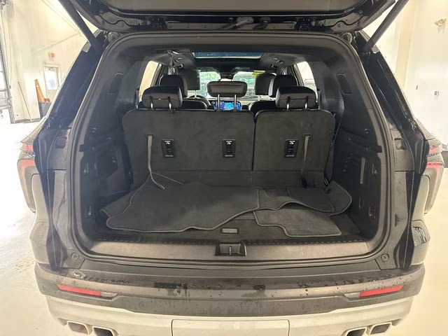 2025 Mosaic Black Metallic Chevrolet Traverse LT AWD SUV