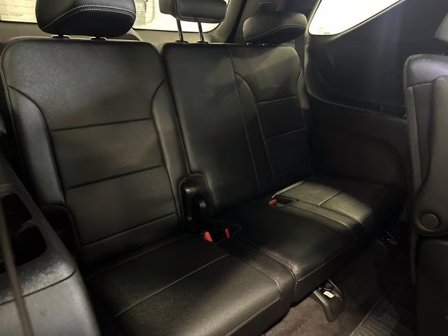 2025 Mosaic Black Metallic Chevrolet Traverse LT AWD SUV