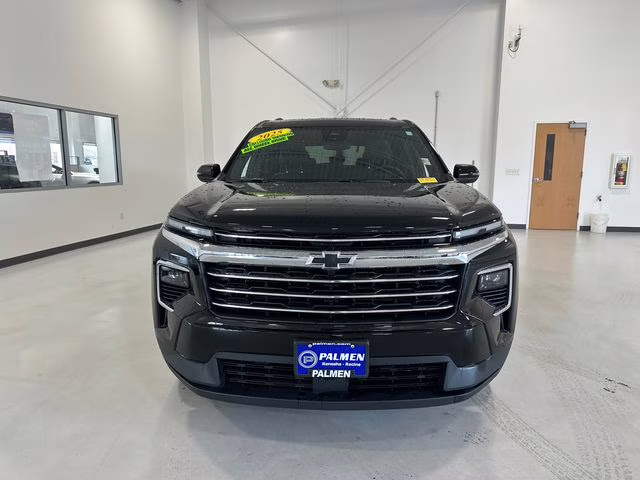 2025 Mosaic Black Metallic Chevrolet Traverse LT AWD SUV