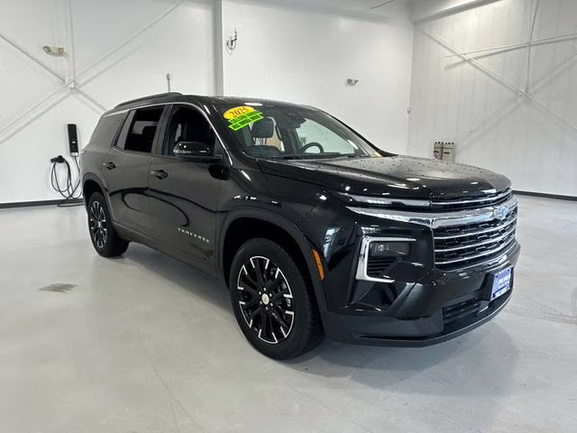 2025 Mosaic Black Metallic Chevrolet Traverse LT AWD SUV