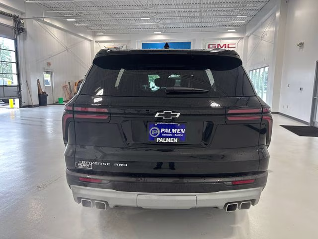 2025 Mosaic Black Metallic Chevrolet Traverse LT AWD SUV