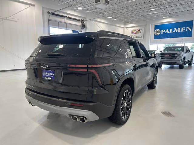 2025 Mosaic Black Metallic Chevrolet Traverse LT AWD SUV