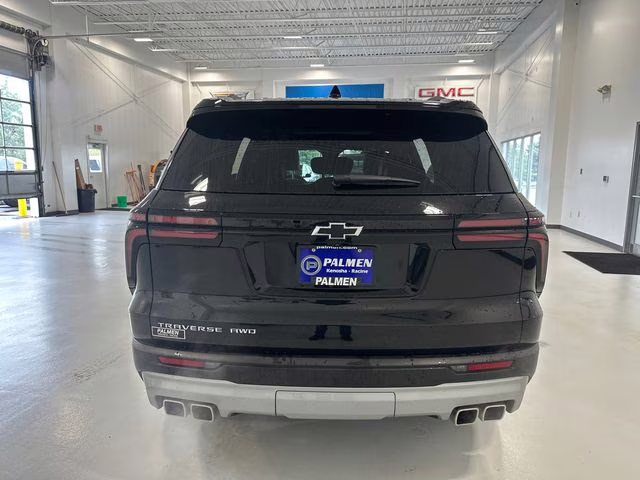 2025 Mosaic Black Metallic Chevrolet Traverse LT AWD SUV