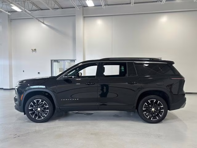 2025 Mosaic Black Metallic Chevrolet Traverse LT AWD SUV