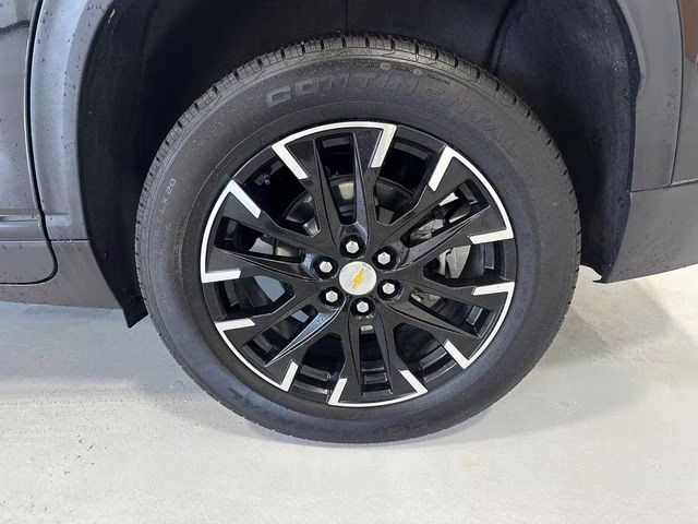 2025 Mosaic Black Metallic Chevrolet Traverse LT AWD SUV