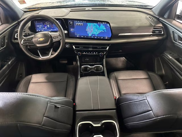 2025 Mosaic Black Metallic Chevrolet Traverse LT AWD SUV