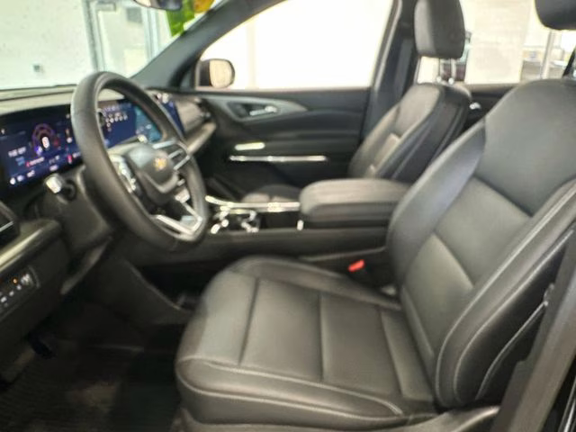 2025 Mosaic Black Metallic Chevrolet Traverse LT AWD SUV