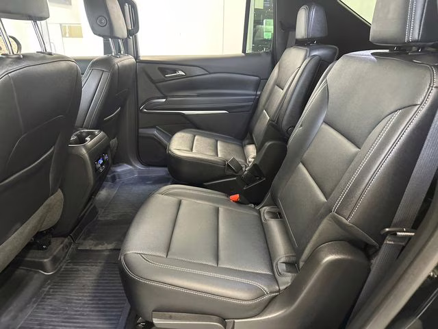 2025 Mosaic Black Metallic Chevrolet Traverse LT AWD SUV