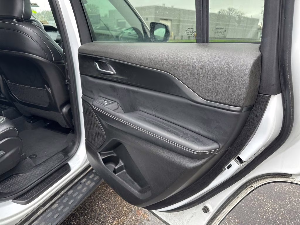 2024 Bright White Clearcoat Jeep Grand Cherokee L Altitude 4X4 SUV