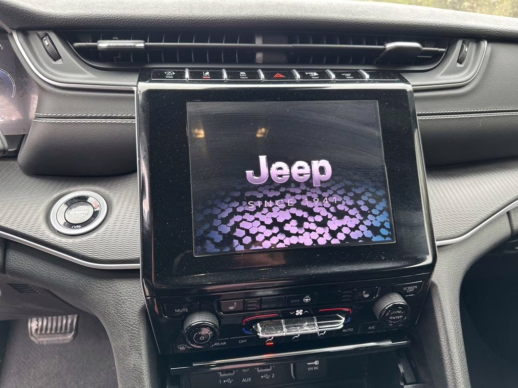 2024 Bright White Clearcoat Jeep Grand Cherokee L Altitude 4X4 SUV