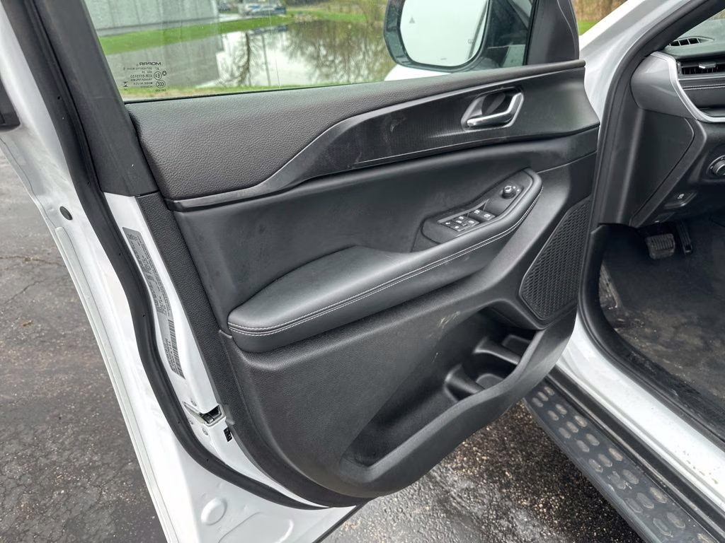 2024 Bright White Clearcoat Jeep Grand Cherokee L Altitude 4X4 SUV