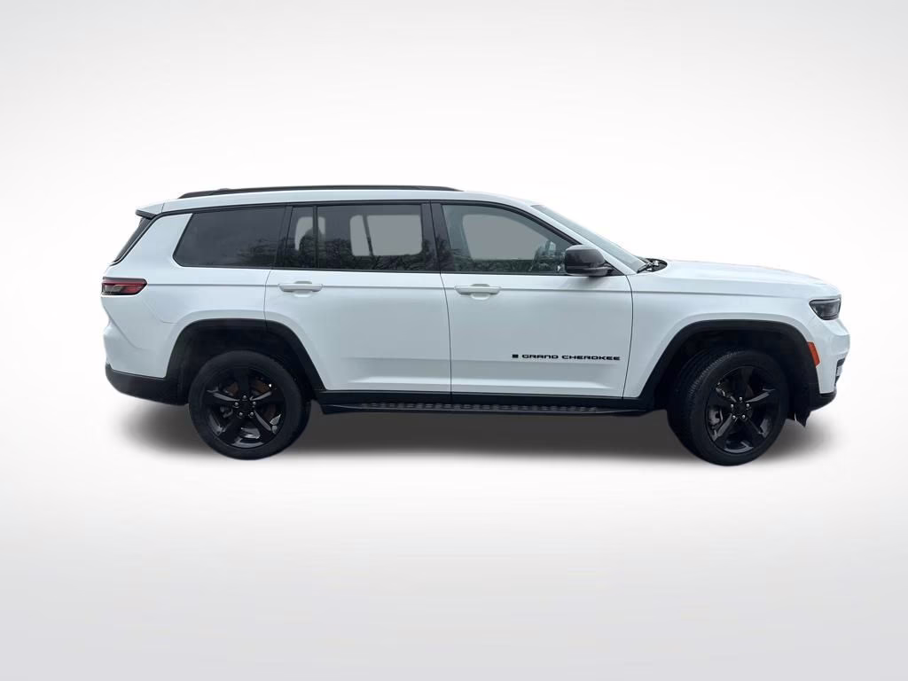 2024 Bright White Clearcoat Jeep Grand Cherokee L Altitude 4X4 SUV