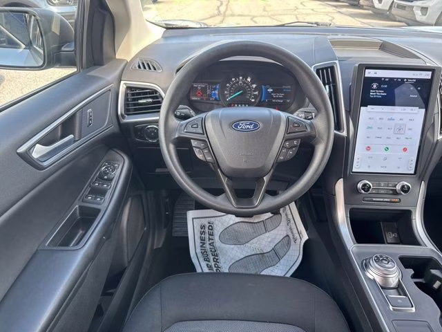 2024 Silver Metallic Ford Edge SE AWD SUV