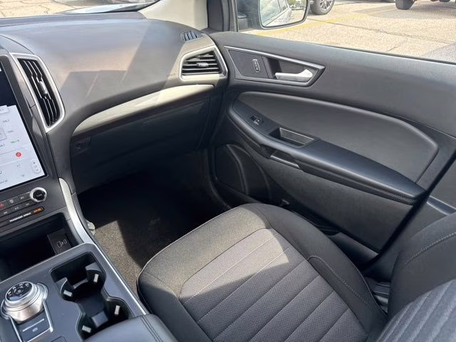 2024 Silver Metallic Ford Edge SE AWD SUV