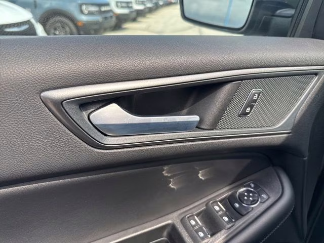 2024 Silver Metallic Ford Edge SE AWD SUV
