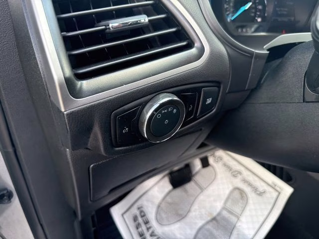 2024 Silver Metallic Ford Edge SE AWD SUV