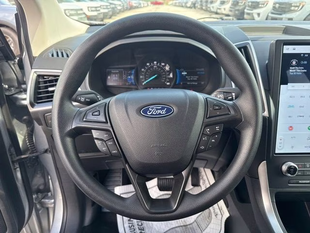 2024 Silver Metallic Ford Edge SE AWD SUV