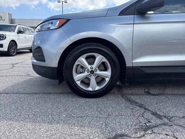 2024 Silver Metallic Ford Edge SE AWD SUV