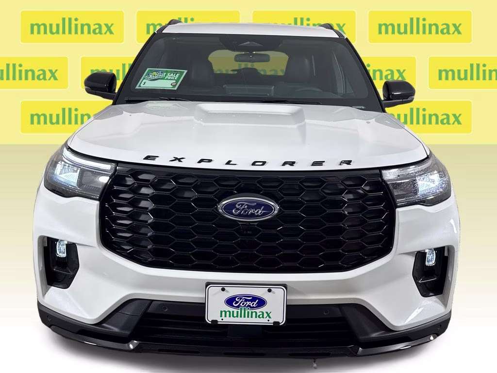 2026 Star White Metallic Tri-Coat Ford Explorer ST-Line RWD SUV