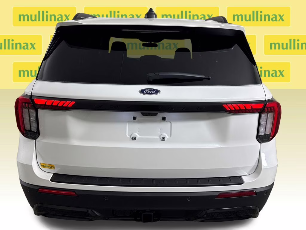 2026 Star White Metallic Tri-Coat Ford Explorer ST-Line RWD SUV