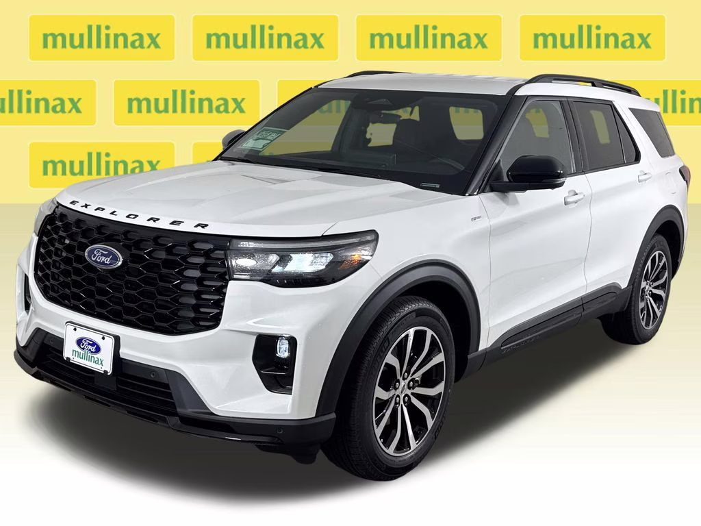 2026 Star White Metallic Tri-Coat Ford Explorer ST-Line RWD SUV