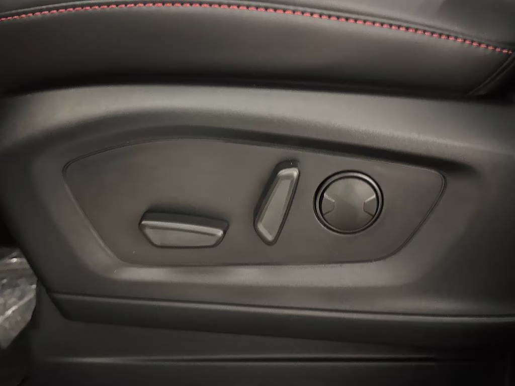 2026 Star White Metallic Tri-Coat Ford Explorer ST-Line RWD SUV