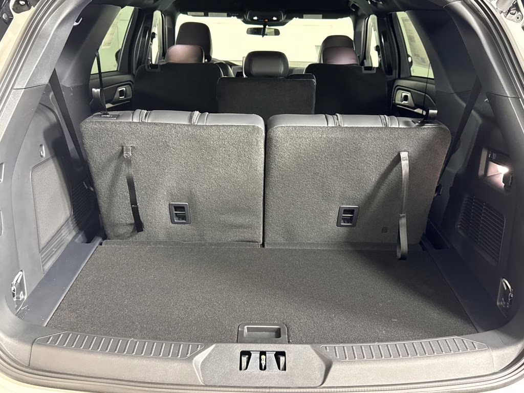 2026 Star White Metallic Tri-Coat Ford Explorer ST-Line RWD SUV