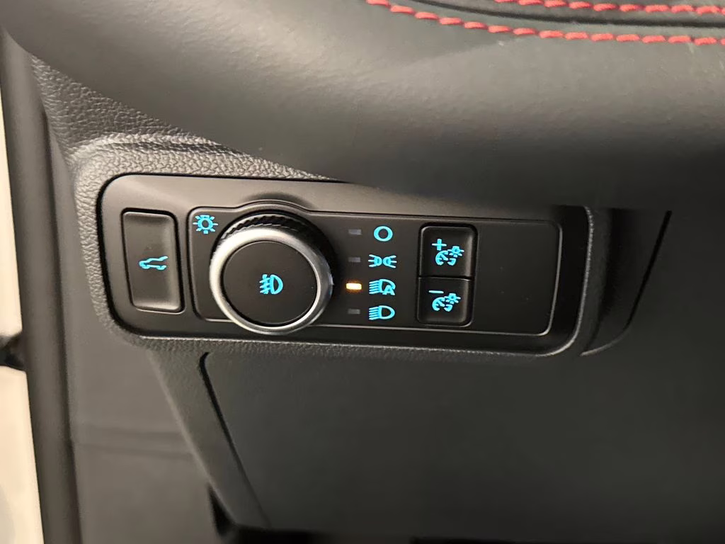 2026 Star White Metallic Tri-Coat Ford Explorer ST-Line RWD SUV