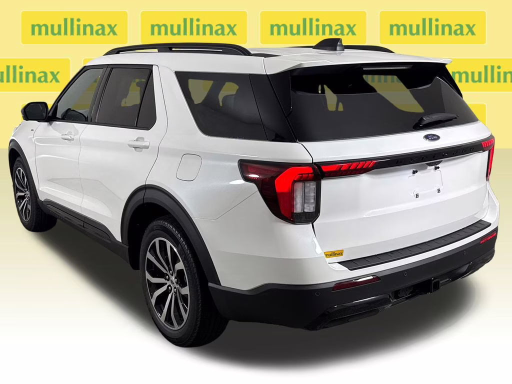 2026 Star White Metallic Tri-Coat Ford Explorer ST-Line RWD SUV