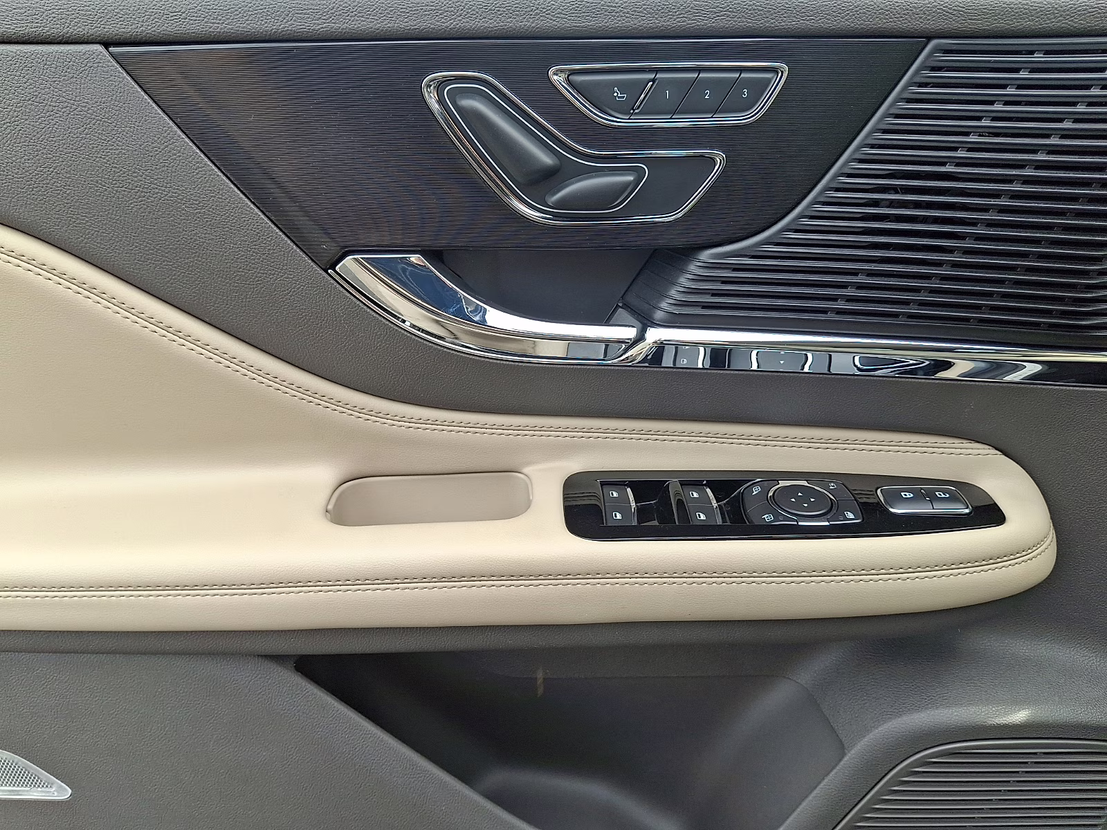 2022 Asher Gray Metallic Clearcoat - M7 Lincoln Corsair Standard FWD