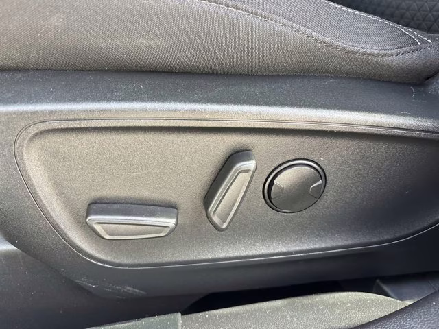 2023 Oxford White Ford Escape Active FWD SUV