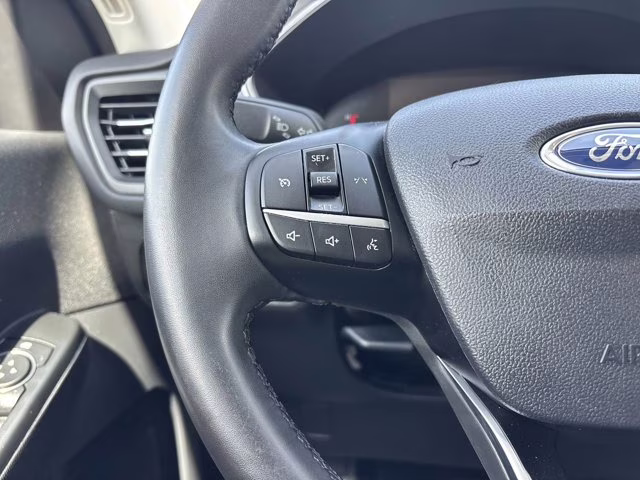 2023 Oxford White Ford Escape Active FWD SUV