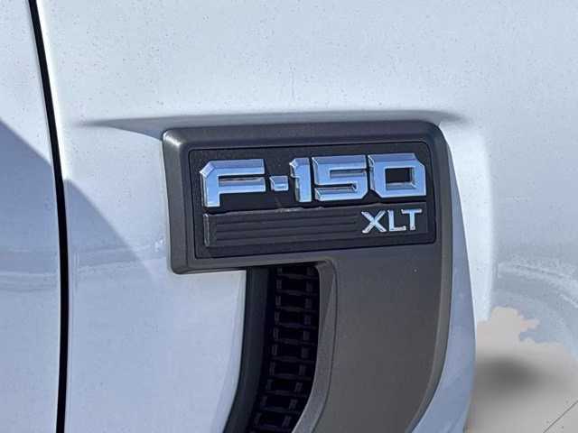 2023 Oxford White Ford F-150 XLT 4X4 Truck