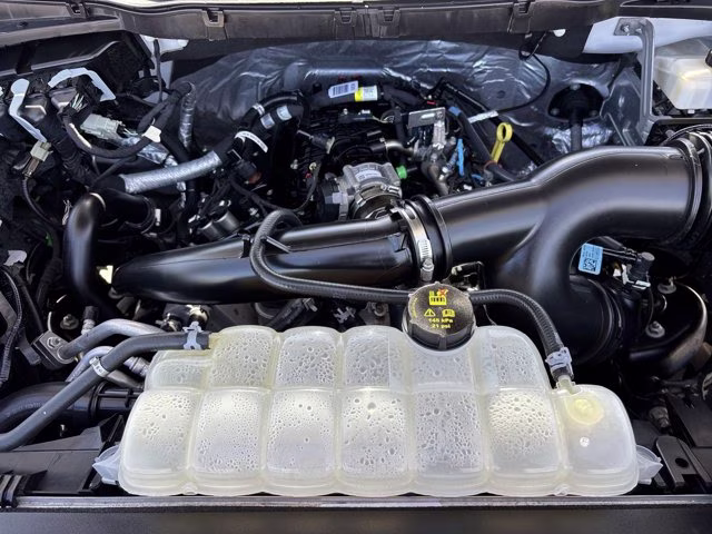 2023 Oxford White Ford F-150 XLT 4X4 Truck