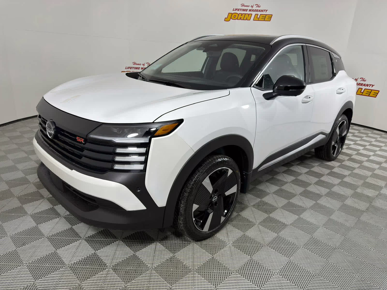 2026 Aspen White Tricoat/Super Black Nissan Kicks SR FWD SUV