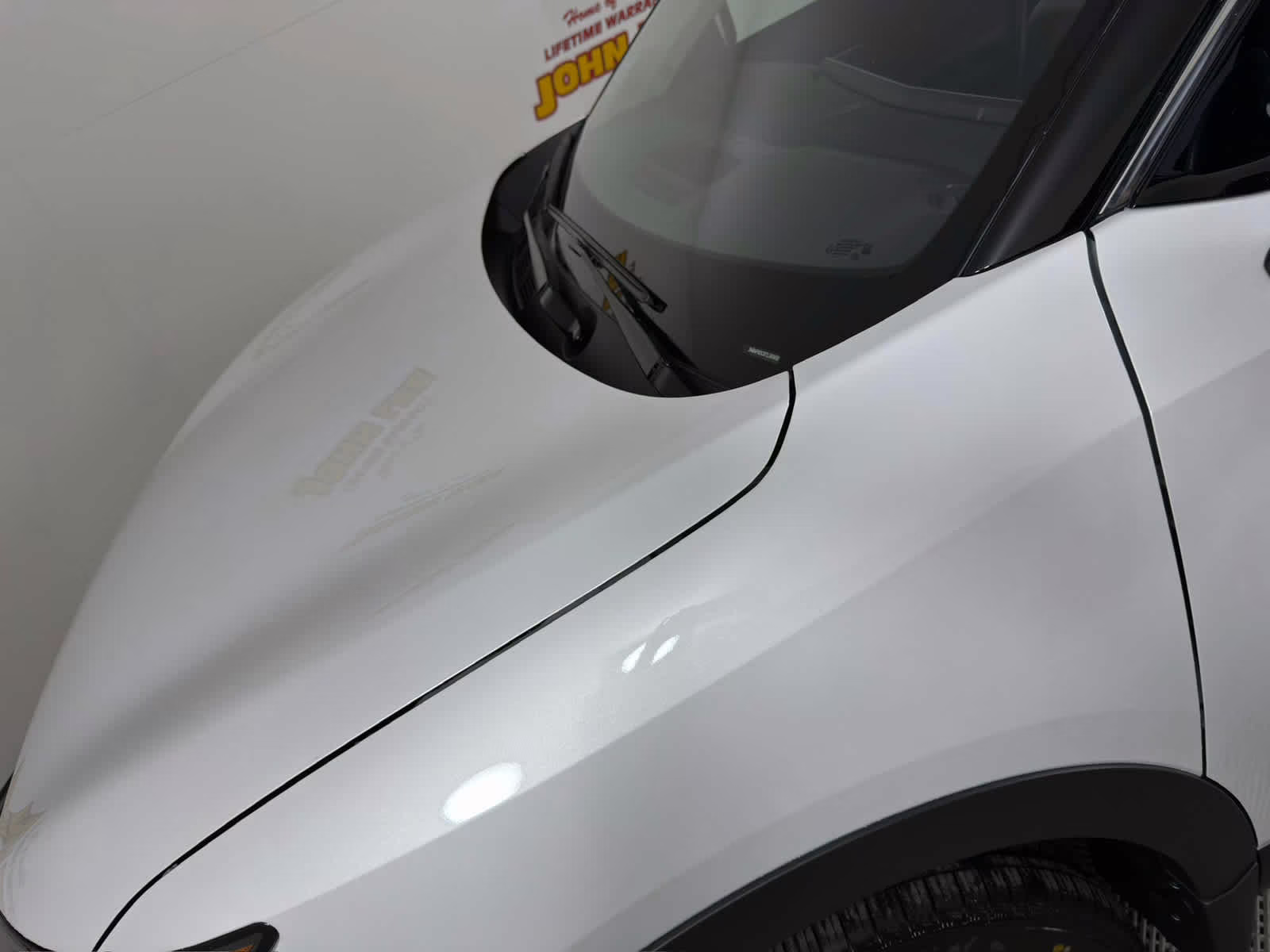 2026 Aspen White Tricoat/Super Black Nissan Kicks SR FWD SUV