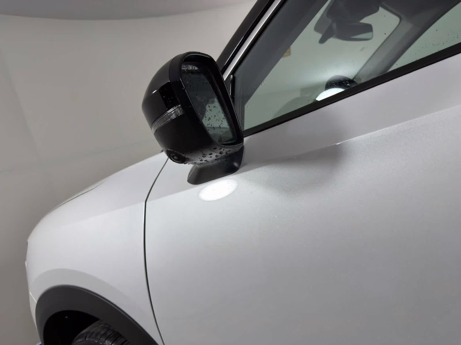 2026 Aspen White Tricoat/Super Black Nissan Kicks SR FWD SUV