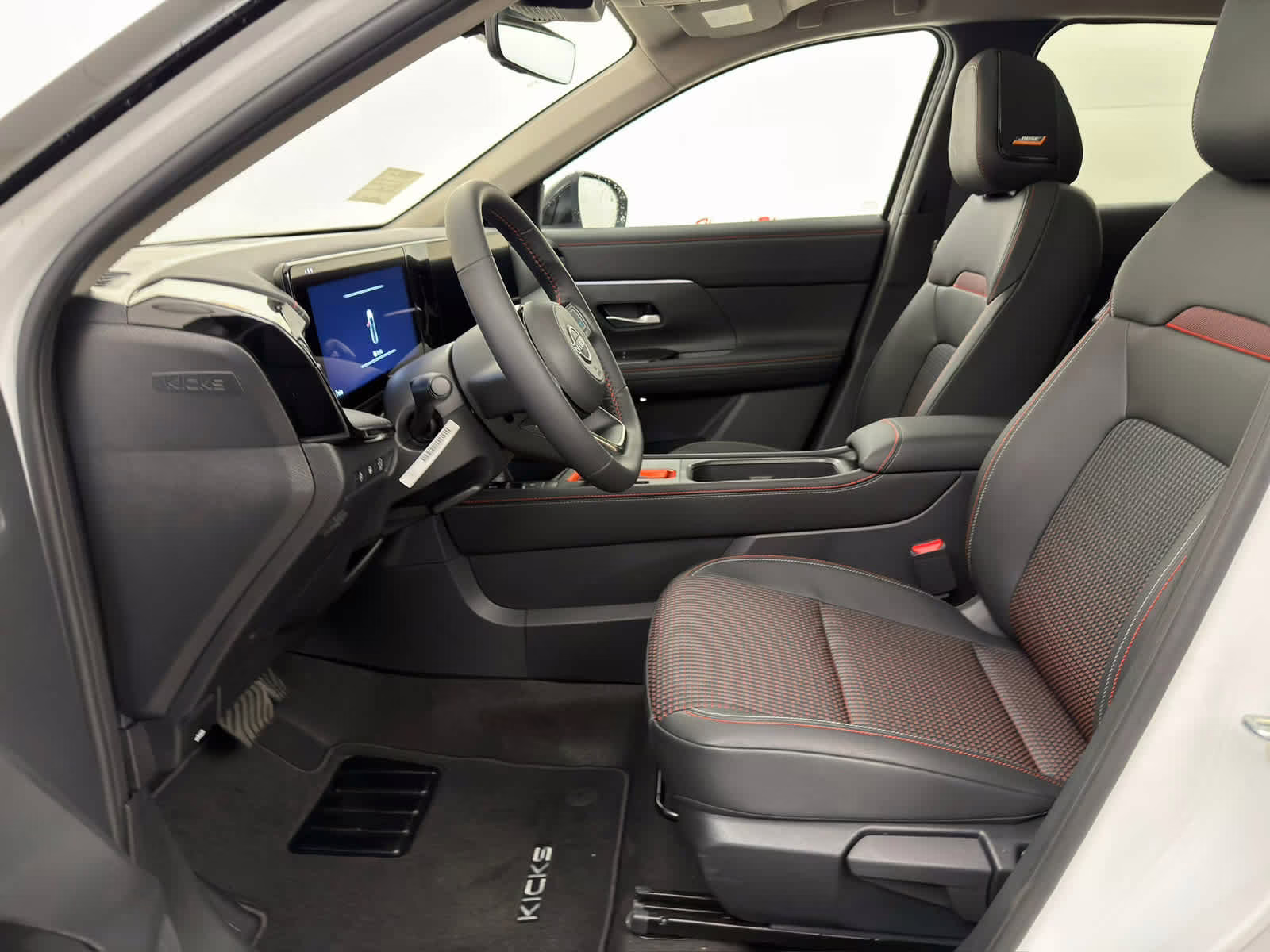 2026 Aspen White Tricoat/Super Black Nissan Kicks SR FWD SUV