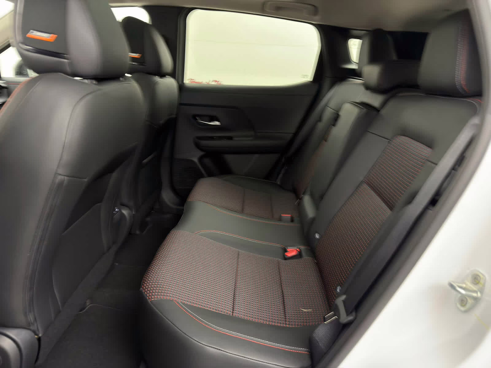 2026 Aspen White Tricoat/Super Black Nissan Kicks SR FWD SUV