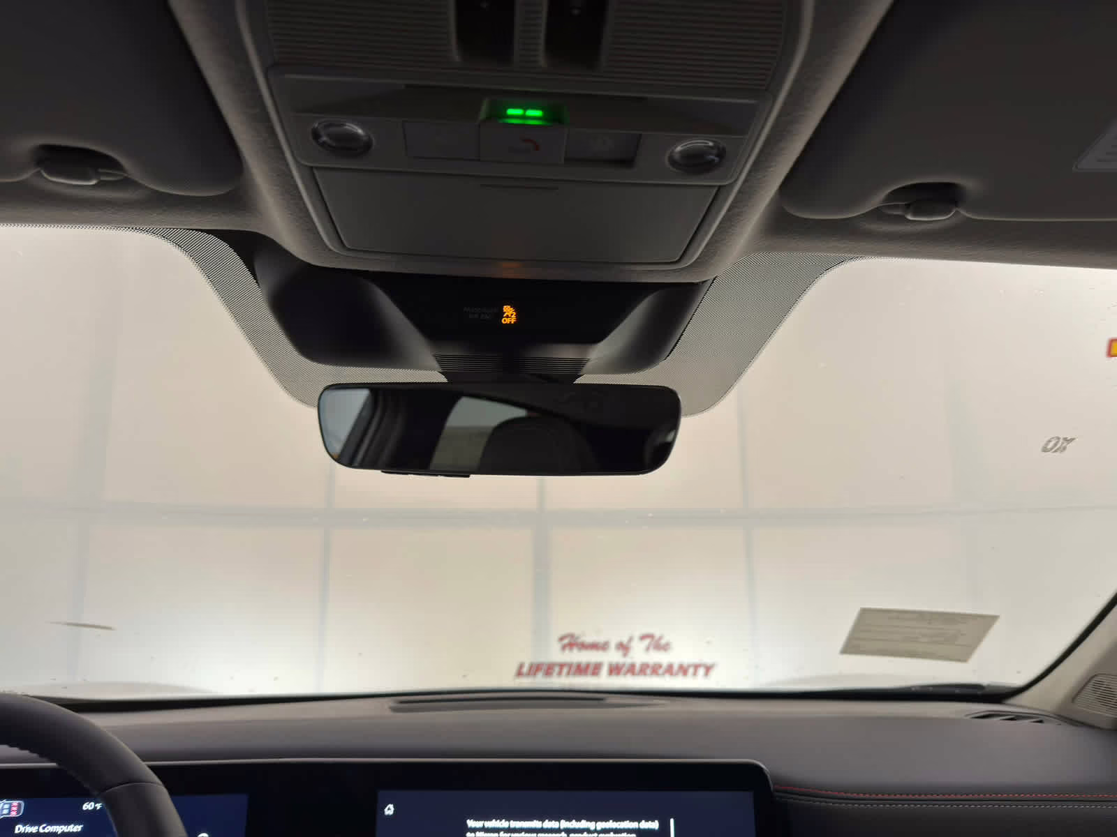 2026 Aspen White Tricoat/Super Black Nissan Kicks SR FWD SUV