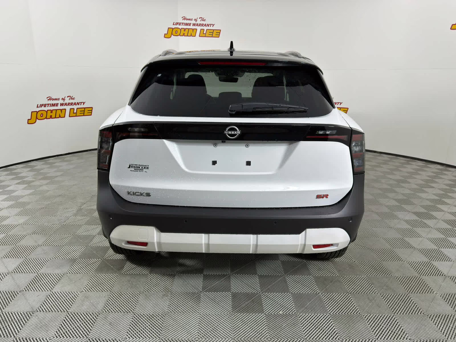 2026 Aspen White Tricoat/Super Black Nissan Kicks SR FWD SUV