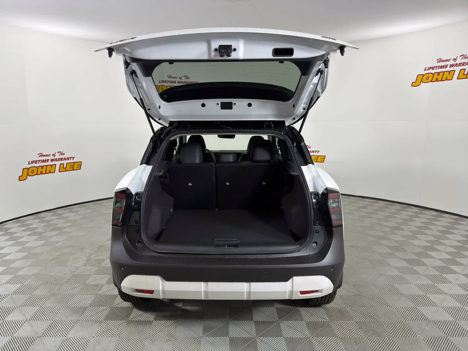2026 Aspen White Tricoat/Super Black Nissan Kicks SR FWD SUV