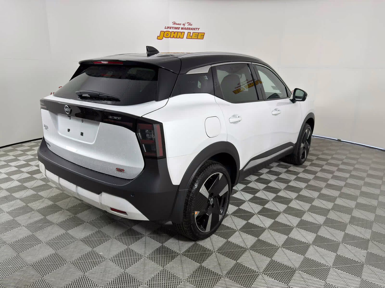 2026 Aspen White Tricoat/Super Black Nissan Kicks SR FWD SUV