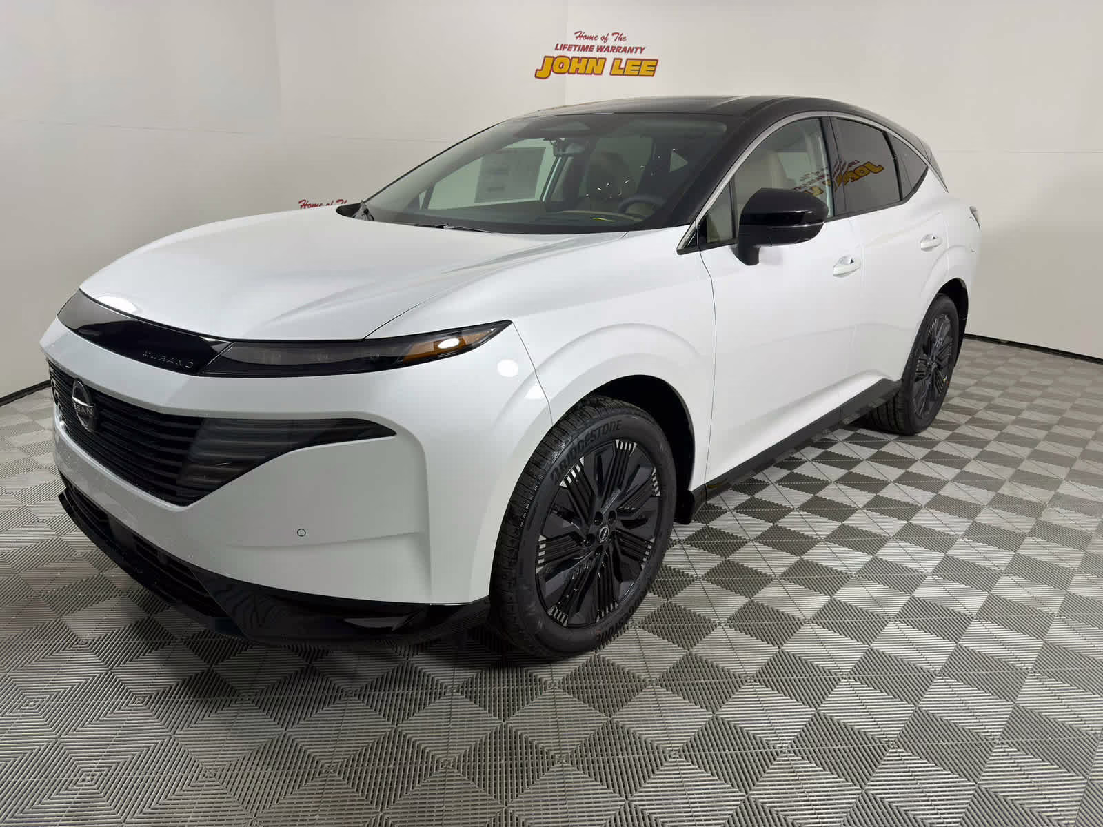 2026 Everest White Pearl Tricoat/Super Black Nissan Murano Platinum AWD SUV