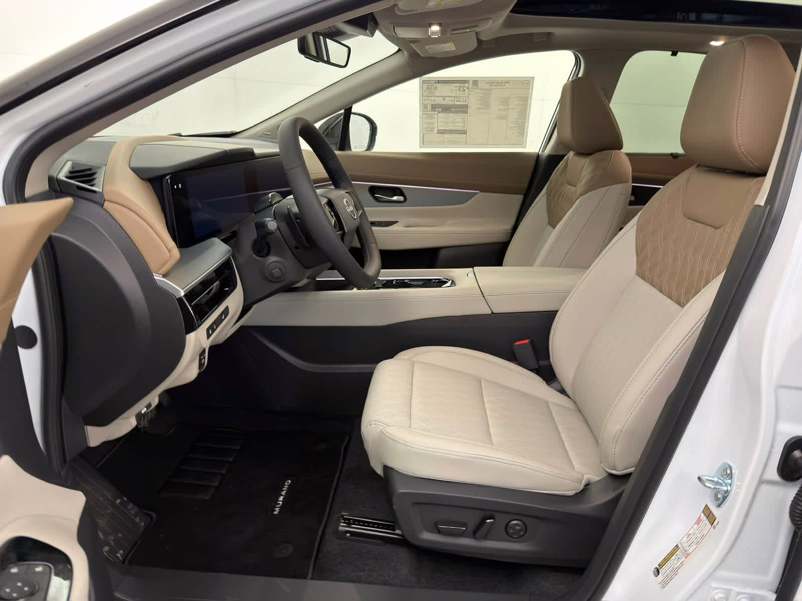2026 Everest White Pearl Tricoat/Super Black Nissan Murano Platinum AWD SUV