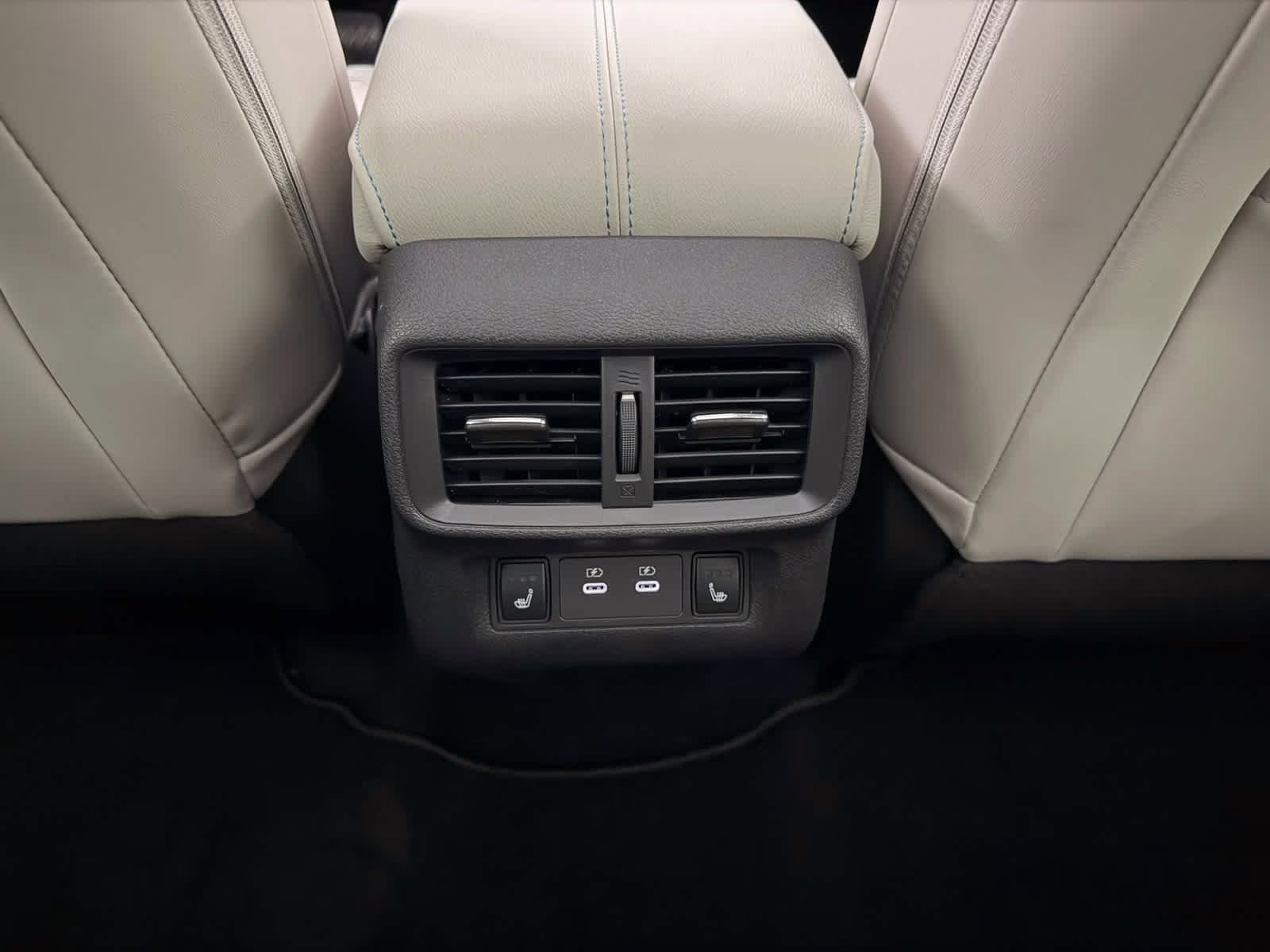 2026 Everest White Pearl Tricoat/Super Black Nissan Murano Platinum AWD SUV